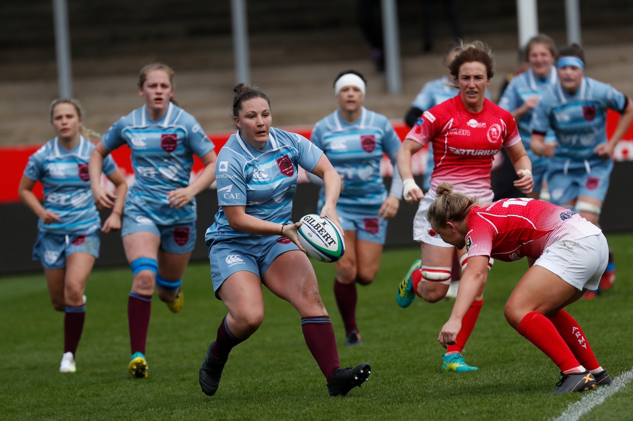 Image shows two rugby teams playing.